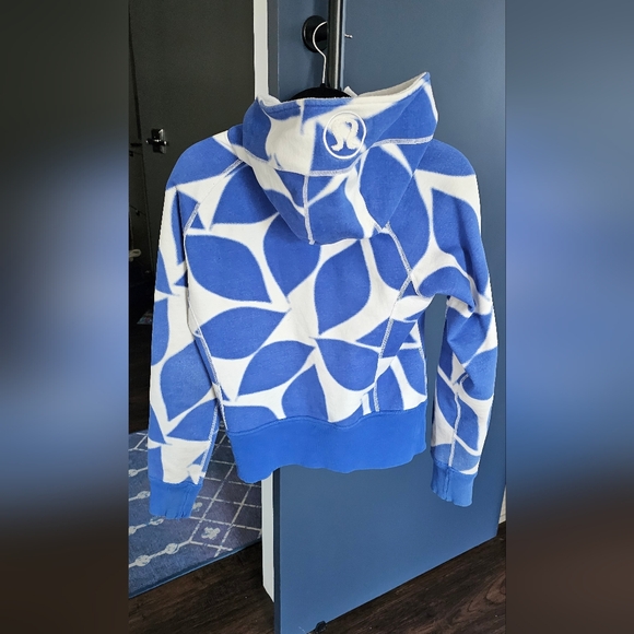 lululemon athletica Blue and White Women's Jacket - Picture 2 of 5